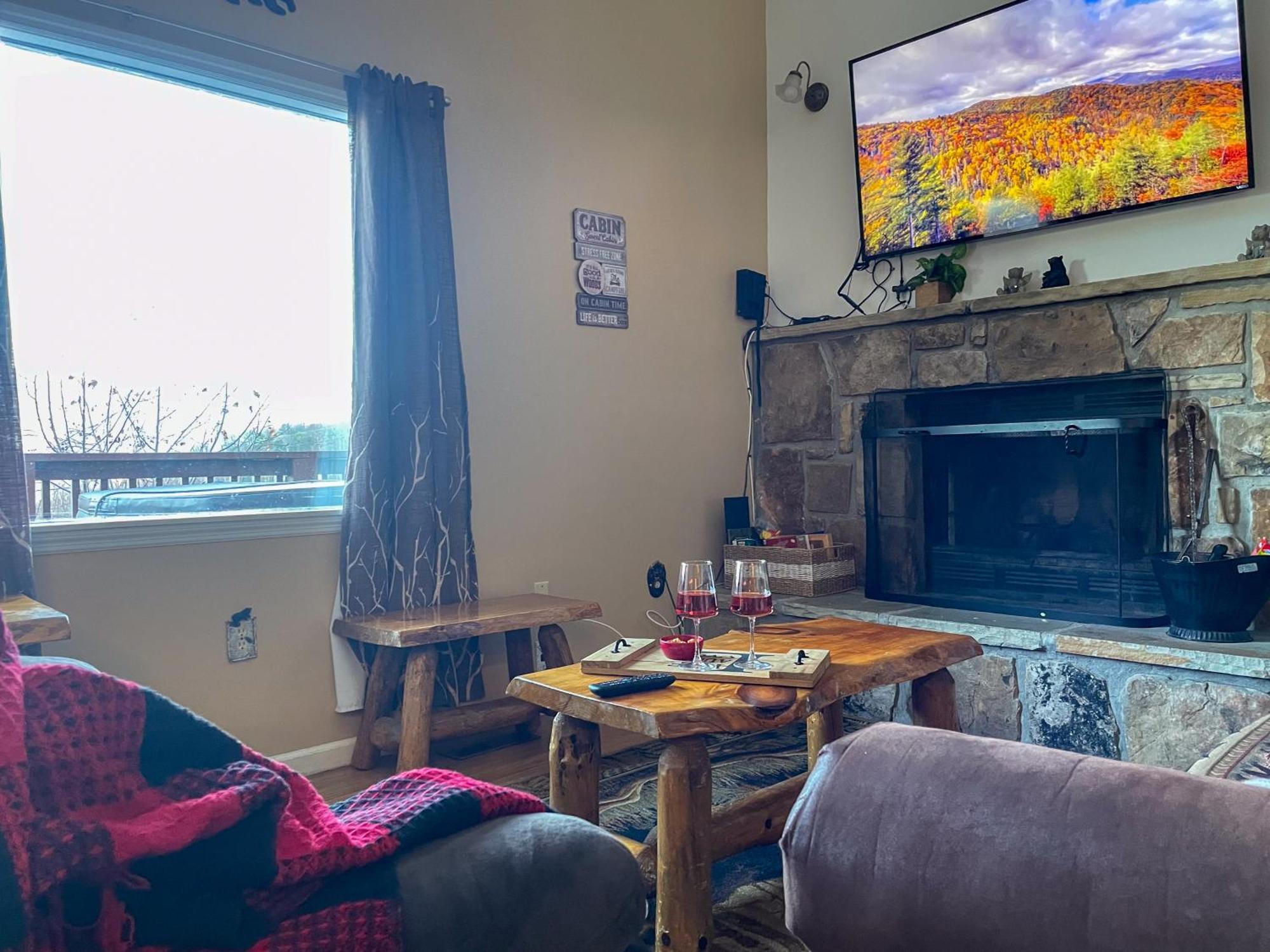 Heavenly View - Bear Themed Cabin, Hottub, Dog-Friendly, Near Gatlinburg Exterior foto